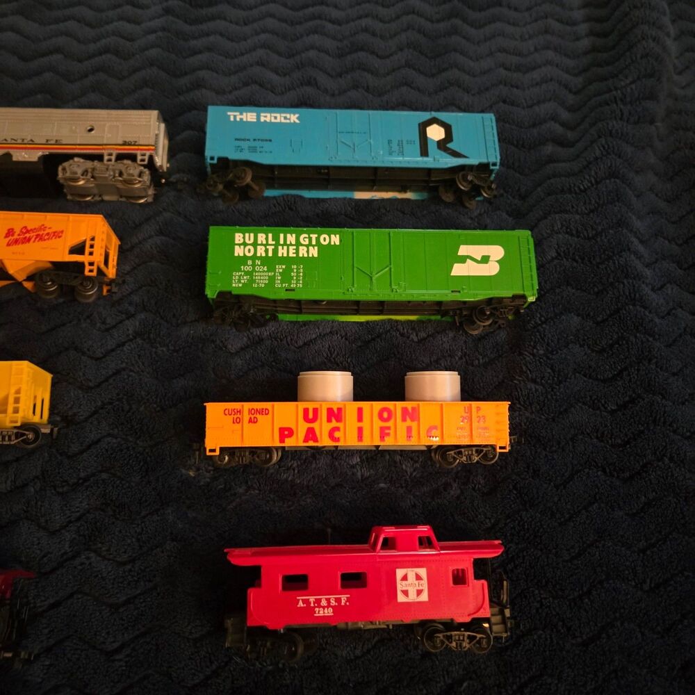 Model Railroad Trains HO Scale Locomotive Rolling Stock Lot Bachmann Lifelike - Picture 3 of 7